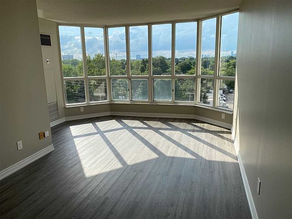 5th image of 2285 Lake Shore Blvd W #609