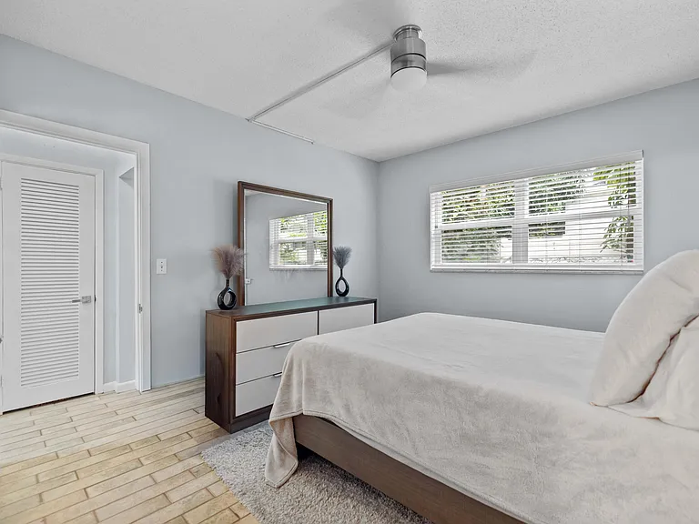 1900 NE 8th Ct #104 — Photo 11