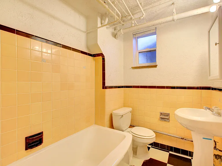 Elegante Apartments — Photo 21