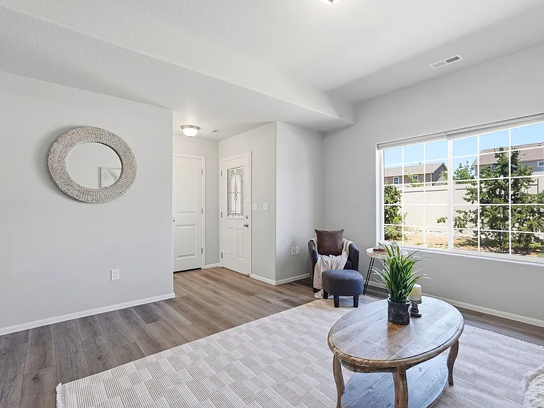 7375 Forest Meadows Ave — Photo 8