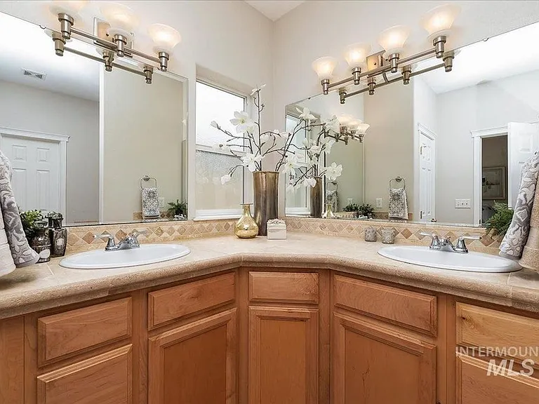 806 S Gray Eagle Way — Photo 11