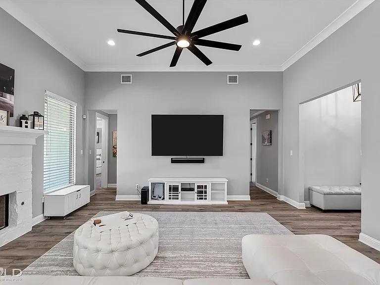 231 Conti Way — Photo 11