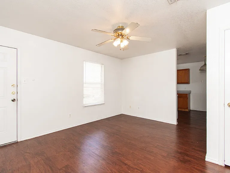 1114 Horizon Dr #C — Photo 3