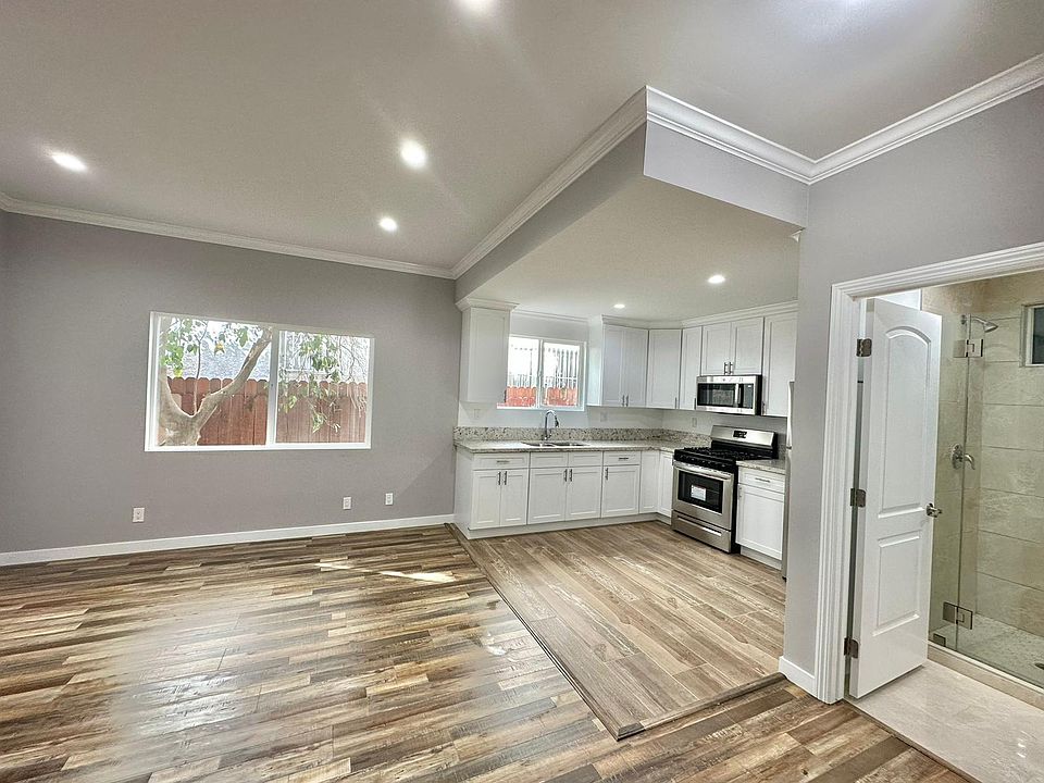2nd image of 2918 Leeward Ave #104