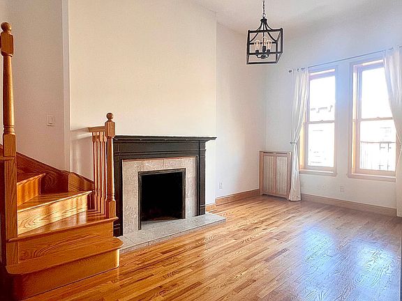 5th image of 108 W 74th St Unit Penthouse 8