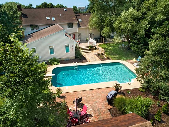 4th image of 103 Gray Fox Ct