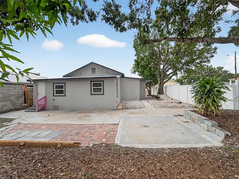 2525 W Beach St — Photo 40