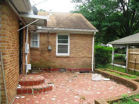 3rd image of 4988 Lynbar Ave
