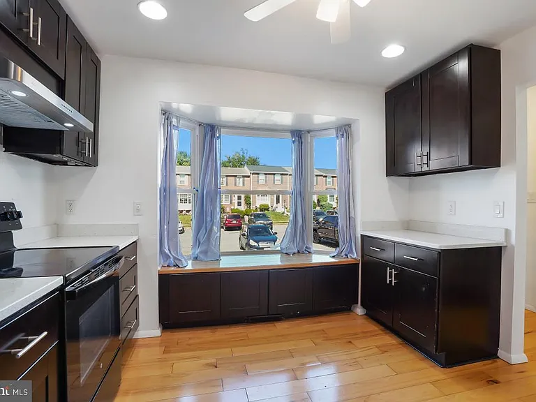 35 Bellfalls Way — Photo 6
