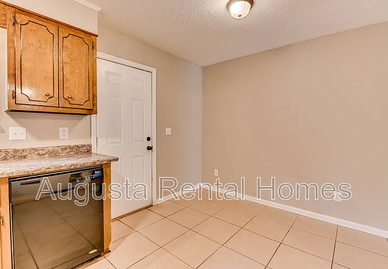 160 Chalet North Ct — Photo 16