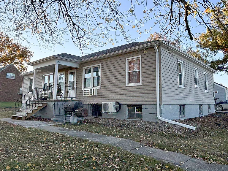 704 Hickory St — Photo 3