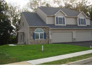 28 Regina Dr, Sinking Spring, PA 19608