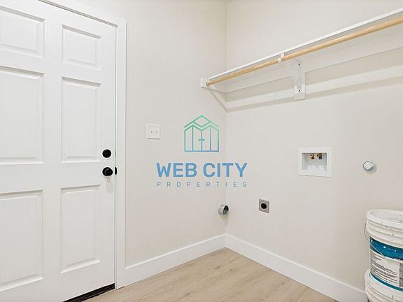 4th image of 2822 McDermott Ave