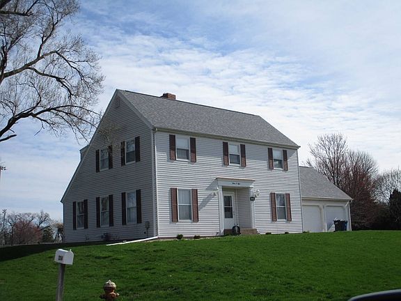 2nd image of 1208 Lawnway Dr