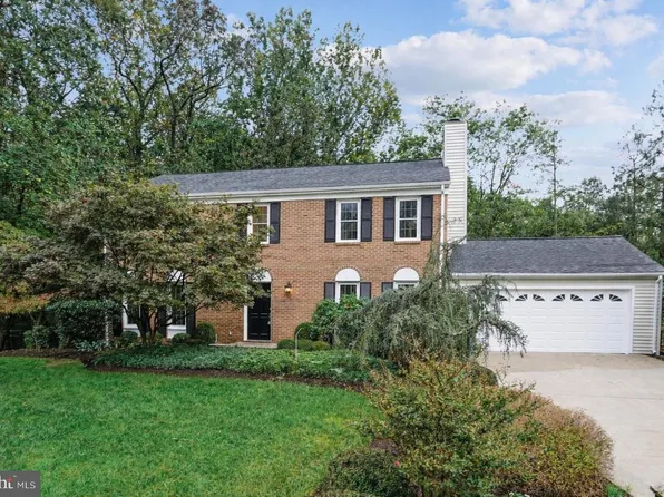 9813 Fosbak Dr, Vienna, VA 22182