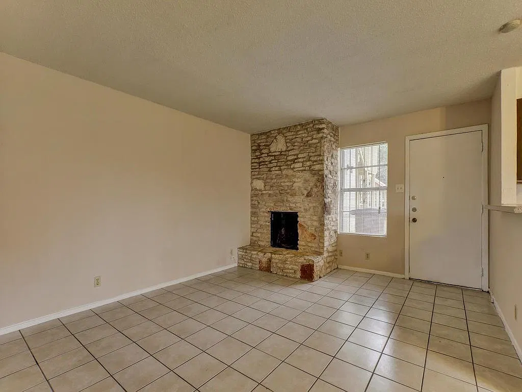 1 bed, 1.0 bath, 768 sqft, $1,050 — Photo 4
