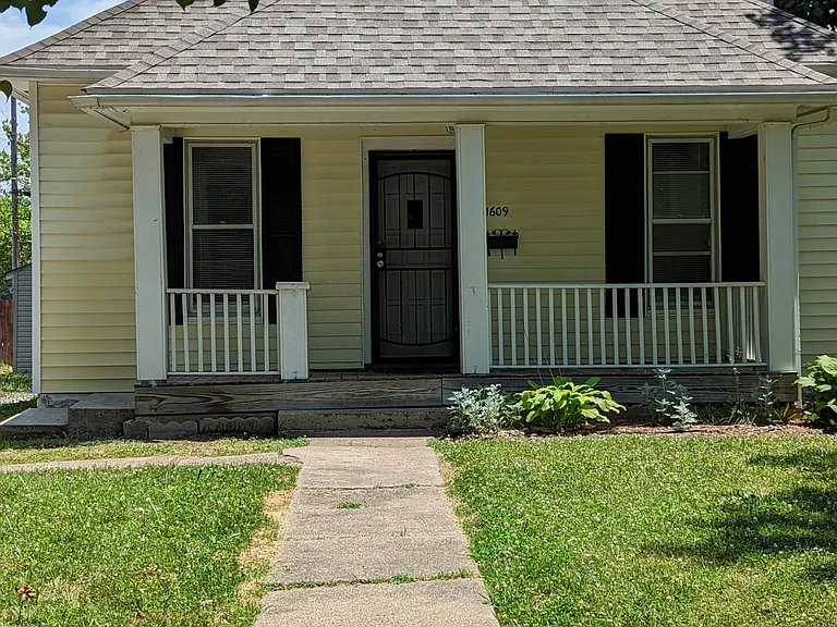 1609 S Barrett Ave — Photo 2