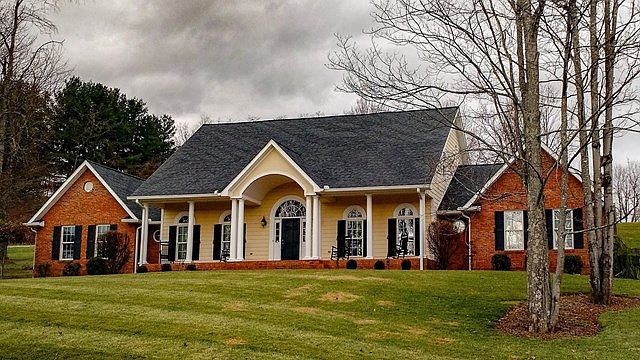 1st image of 833 Glenview Dr