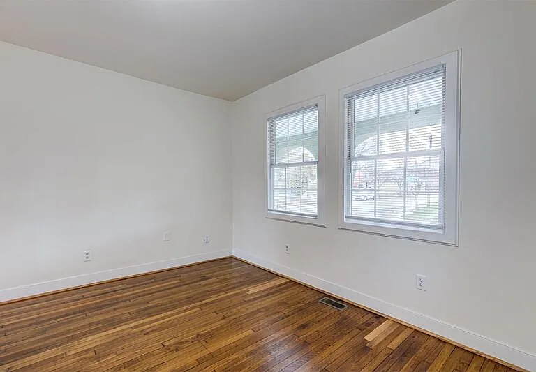 2922 Noble Ave #A — Photo 8