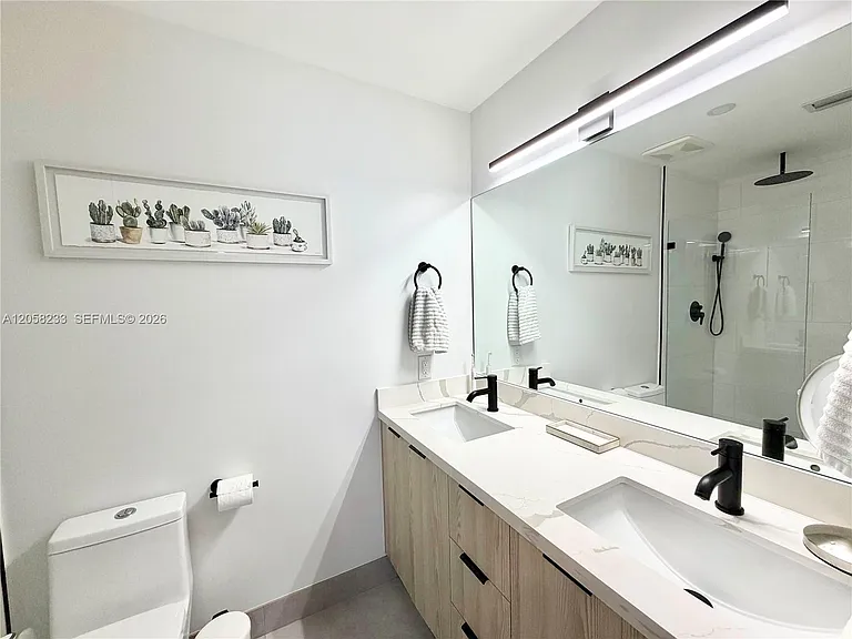 1990 Brickell Ave #K — Photo 17