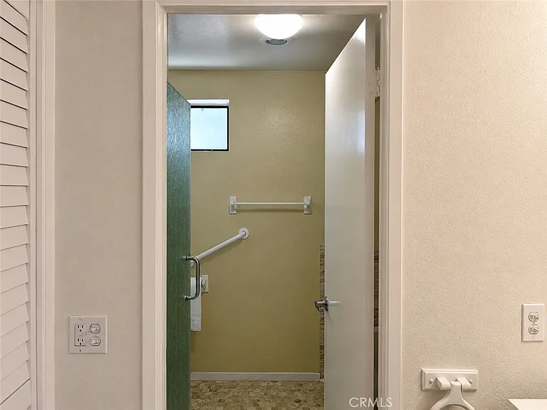 17914 Magnolia Blvd #128 — Photo 14