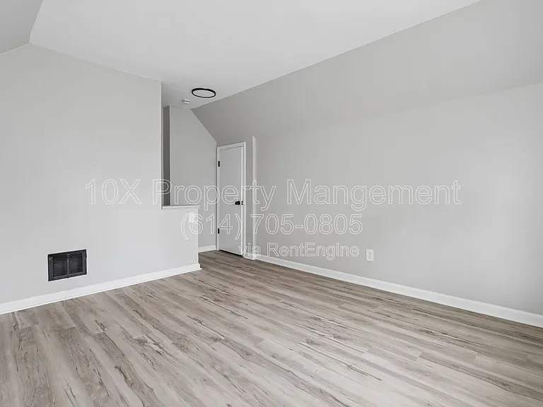 782 Whitethorne Ave — Photo 18