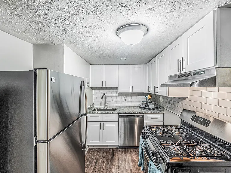 Regency Park Apartments — Photo 7