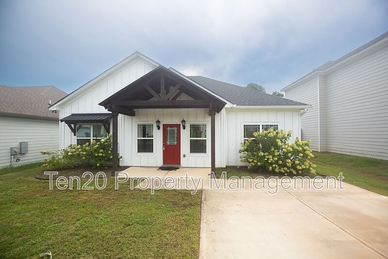 1st image of 30 Vineyard Dr