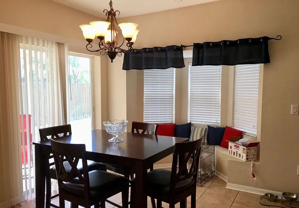 4 bed, 2.5 bath, 2140 sqft, $2,500 — Photo 4