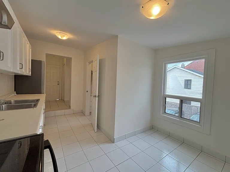 93 Barton St E #3 — Photo 13