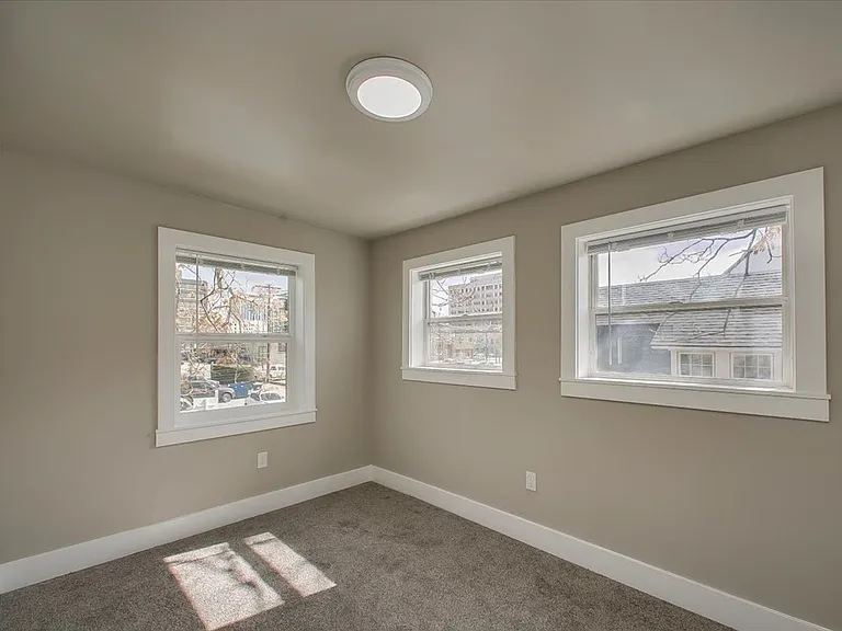 1315 W Jefferson St — Photo 9