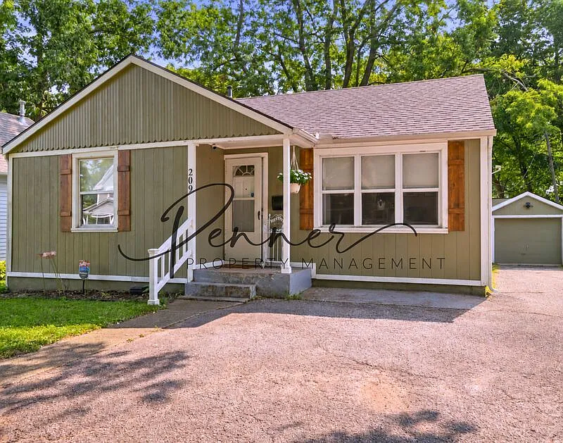 3 bed, 1.5 bath, 1176 sqft, $2,100 — Photo 2