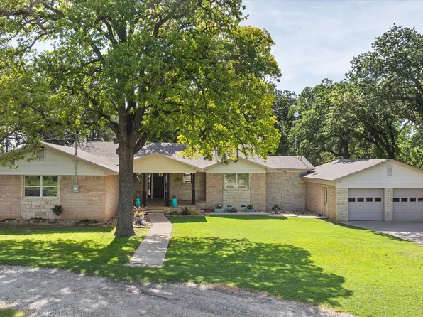 111 Encino Springs Ln, Weatherford, TX 76088