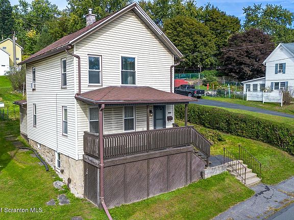 3rd image of 1005 Oak St