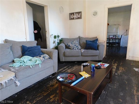 5th image of 5904 Hosmer Ave