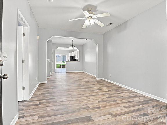 3rd image of 1011 Laparc Ln
