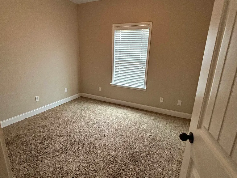 1201 Derby Ln — Photo 17