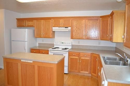 1st image of 2085 Alan St APT 2