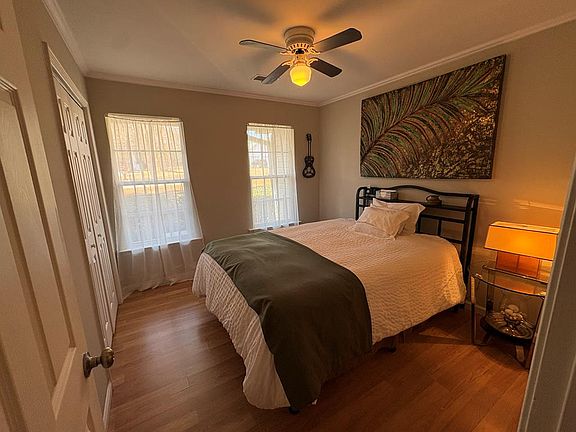 5th image of 204 Woodbury Dr