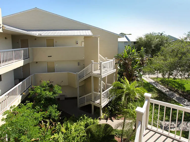 Coral Club Apartment Homes — Photo 24