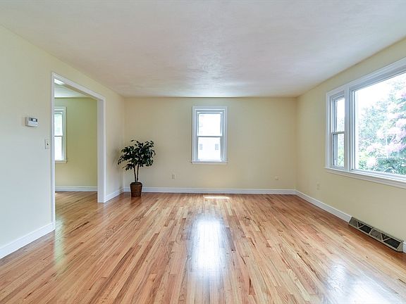 5th image of 19 Swanson Rd