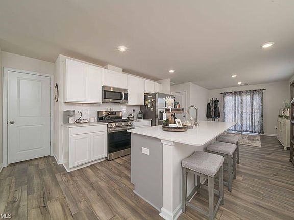 4th image of 6015 Red Pheasant Dr