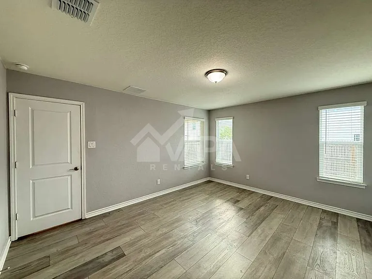 323 Deer Crest Dr — Photo 10