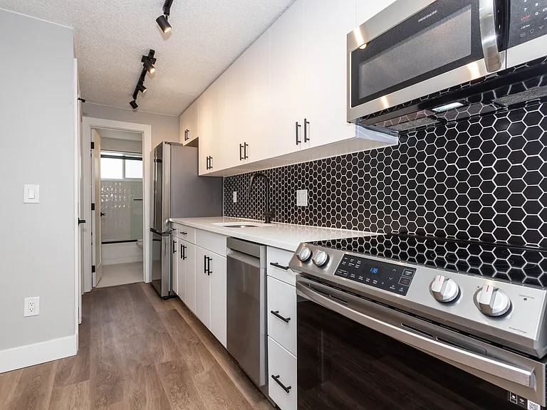 1341 Cook — Photo 35