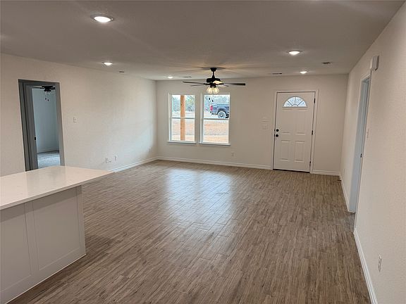 3rd image of 6016 Piper Anne St