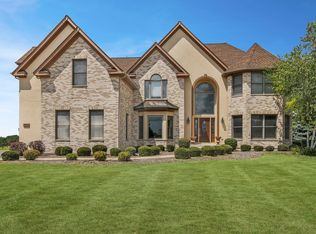 9904 Palmer Dr, Crystal Lake, IL 60014