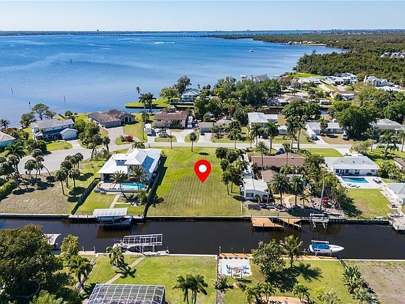 2nd image of 1820 Marina Cir