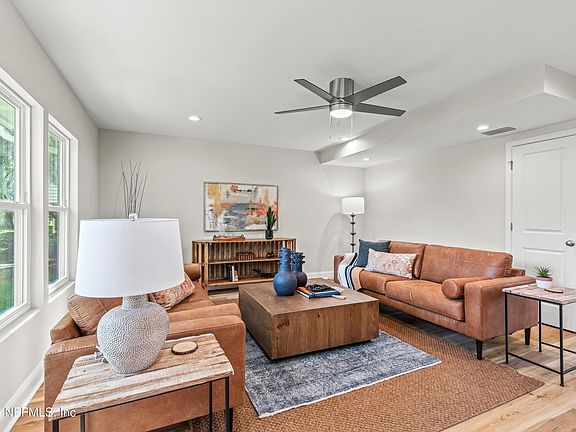4th image of 8211 KENSINGTON Square