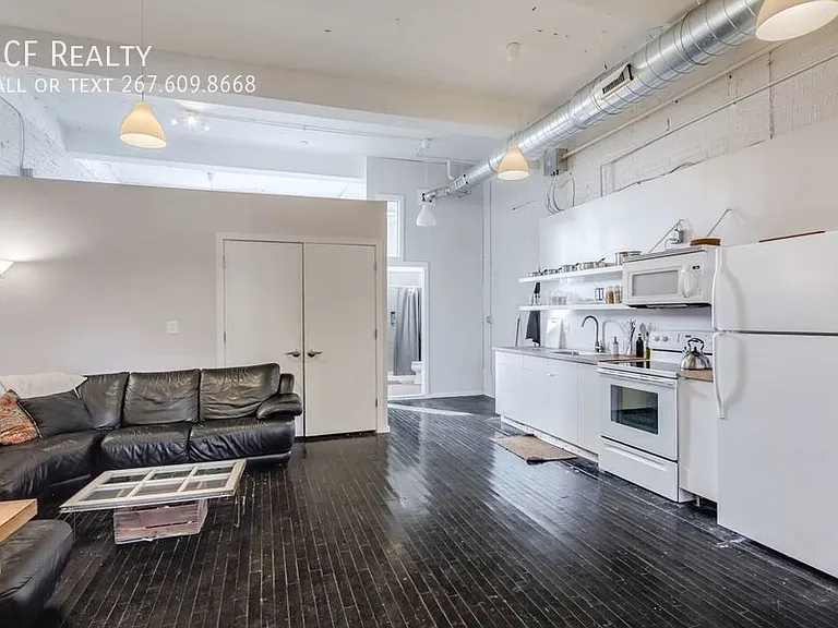 1804-08 E Hazzard St #1B — Photo 1
