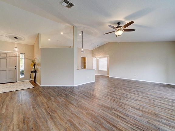5th image of 506 W Ensueno Ct